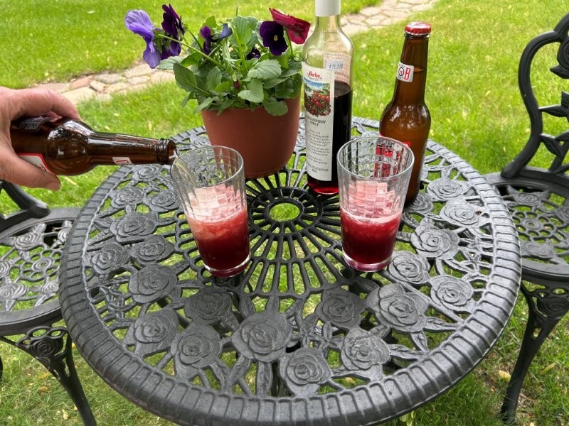 Pour ginger beer in Dala Horse Cocktail