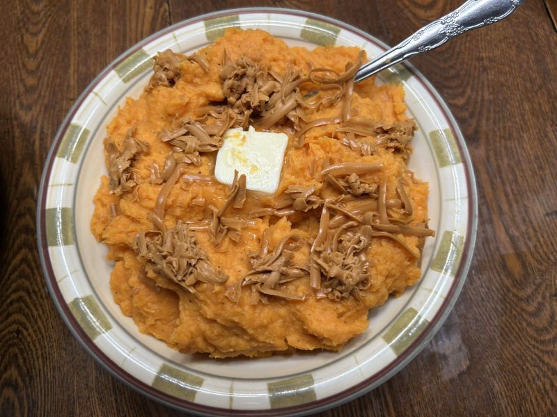 Sweet potato mash garnished with Gjetost and butter