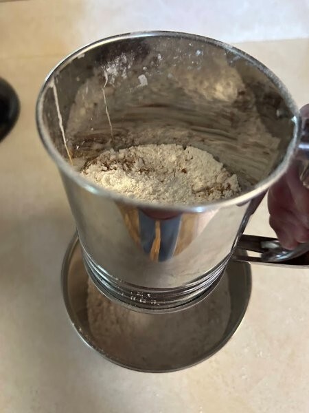 Sift together flour, baking soda, cloves, cinnamon and ginger.
