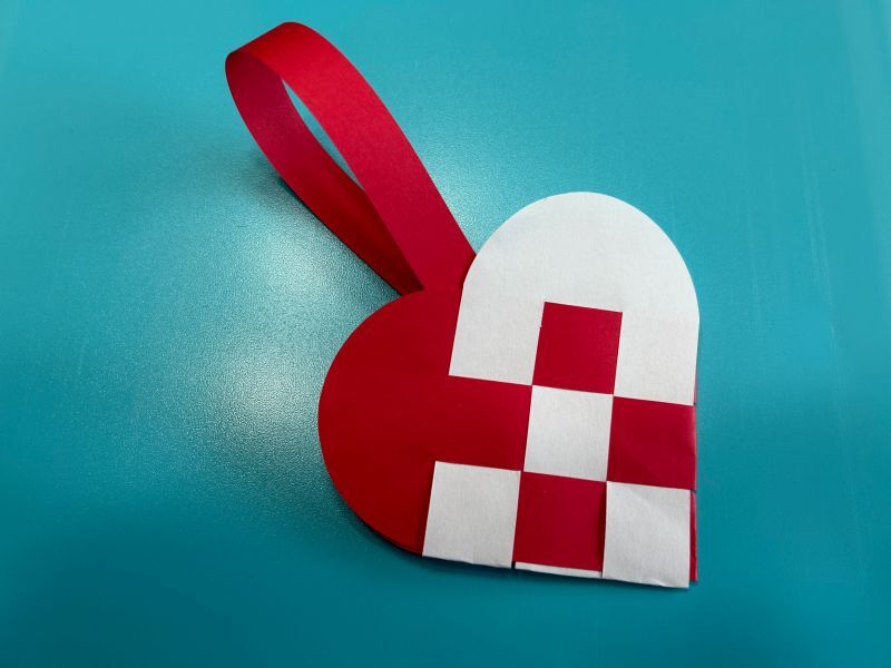 Finished Scandinavian woven heart ornament ready for hanging.