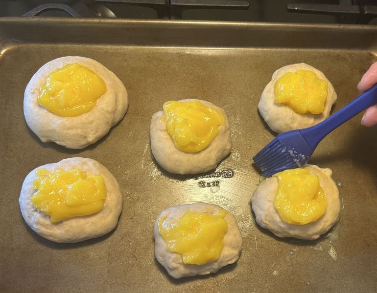 Brush Skolebrod buns with egg wash